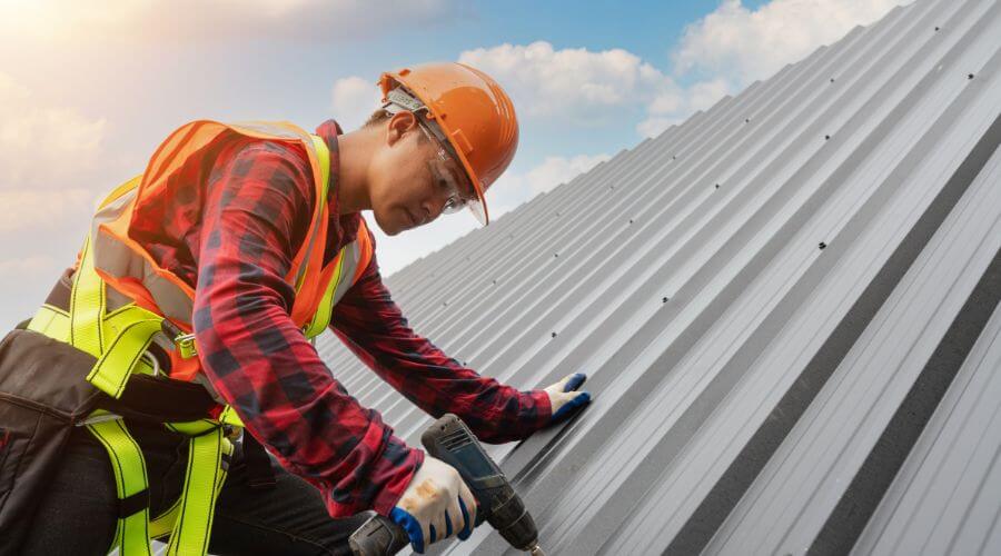 Professional gutter cleaning in Porter Ranch, CA